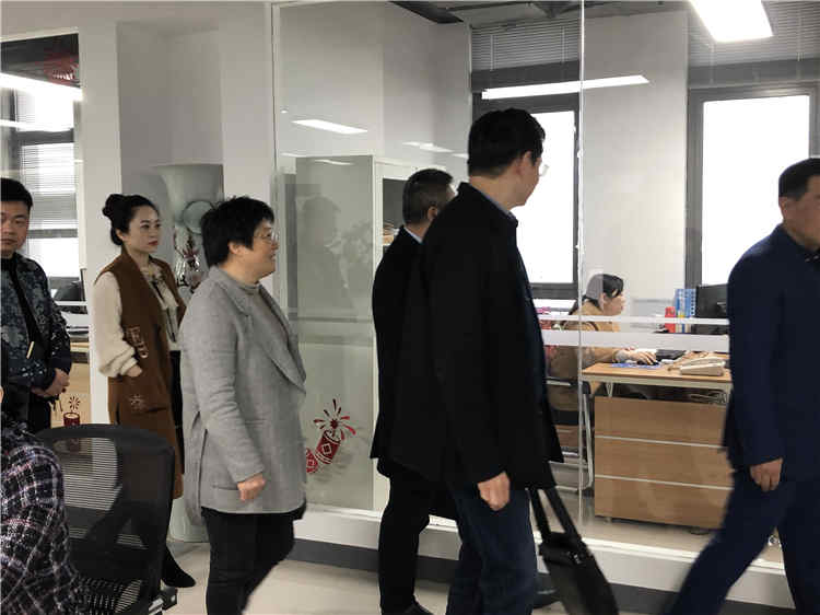 南通開發(fā)區(qū)電信局領(lǐng)導(dǎo)蒞臨我公司參觀考察